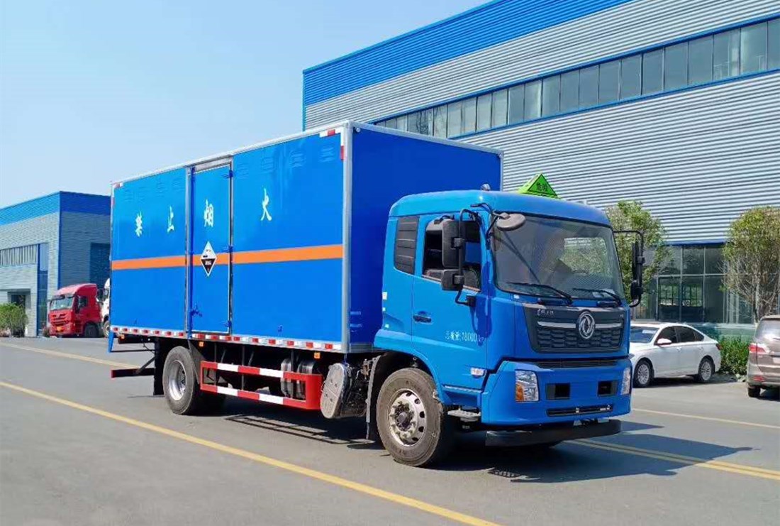 東風(fēng)天錦八類腐蝕性物品廂式貨車(chē)