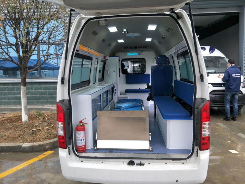 福田G7長(zhǎng)軸救護(hù)車