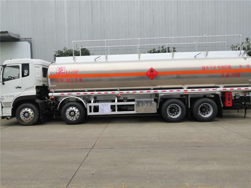 東風(fēng)天龍前四后八30方鋁合金運(yùn)油車(chē)